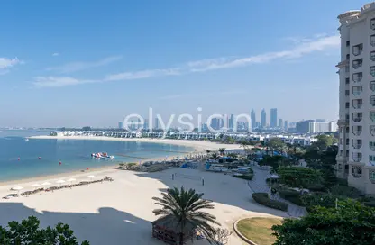 Apartment - 2 Bedrooms - 3 Bathrooms for rent in Al Msalli - Shoreline Apartments - Palm Jumeirah - Dubai