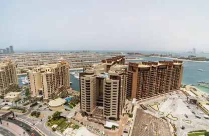 Outdoor Building image for: Apartment - 1 Bathroom for rent in The Palm Tower - Palm Jumeirah - Dubai, Image 1