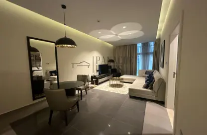 Living / Dining Room image for: Apartment - 1 Bedroom - 2 Bathrooms for rent in DAMAC Majestine - Business Bay - Dubai, Image 1