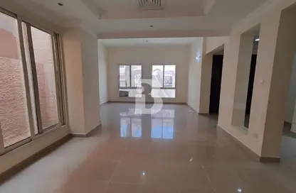 Compound - 3 Bedrooms - 4 Bathrooms for rent in Mushrif Gardens - Al Mushrif - Abu Dhabi