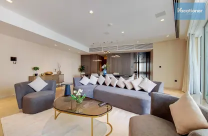 Living Room image for: Apartment - 3 Bedrooms - 3 Bathrooms for rent in FIVE Palm Jumeirah - Palm Jumeirah - Dubai, Image 1