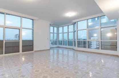 Empty Room image for: Apartment - 3 Bedrooms - 3 Bathrooms for rent in Ganadah Tower - Al Khalidiya - Abu Dhabi, Image 1