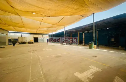Warehouse - Studio - 2 Bathrooms for rent in RAS - Umm Ramool - Dubai