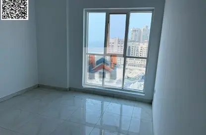 شقة - 3 غرف نوم - 3 حمامات للايجار في مساكن كورنيش عجمان - طريق كورنيش عجمان - عجمان