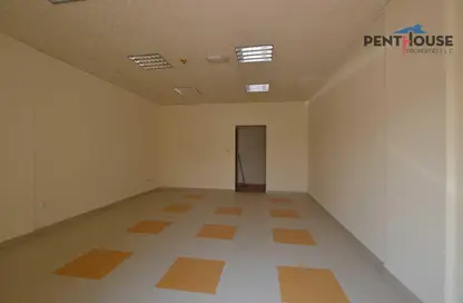 متجر - استوديو للايجار في ب١٢ - طراز فرنسي - المدينة الدولية - دبي