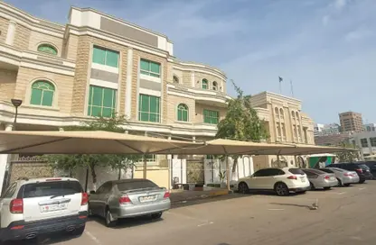 فيلا - 7 غرف نوم - 8 حمامات للايجار في منطقة المحاربة - الكرامة - أبوظبي
