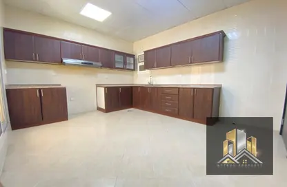 صورة لـ مطبخ شقة - غرفة نوم - 1 حمام للايجار في مجمع فيلات - مدينة خليفة - أبوظبي ، صورة رقم 1