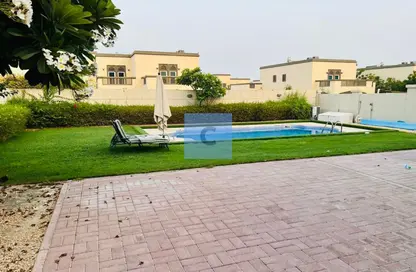 Villa - 4 Bedrooms - 5 Bathrooms for sale in Jumeirah Park - Dubai