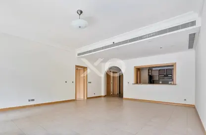 Apartment - 2 Bedrooms - 3 Bathrooms for rent in Al Anbara - Shoreline Apartments - Palm Jumeirah - Dubai