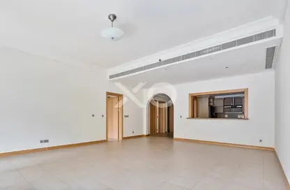 Apartment - 2 Bedrooms - 3 Bathrooms for rent in Al Anbara - Shoreline Apartments - Palm Jumeirah - Dubai
