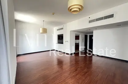 Apartment - 1 Bedroom - 2 Bathrooms for rent in Green Lakes Towers - JLT Cluster S - Jumeirah Lake Towers - Dubai