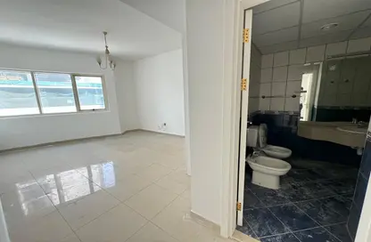 Apartment - 3 Bedrooms - 5 Bathrooms for rent in Babel Towers - Al Majaz 3 - Al Majaz - Sharjah