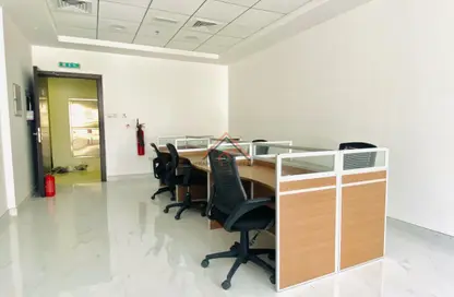 مكتب - استوديو للايجار في B2B  برج - الخليج التجاري - دبي