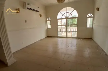 فيلا - 8 غرف نوم - 8 حمامات للايجار في الياش - ضاحية الجواز (واسط سابقا) - الشارقة