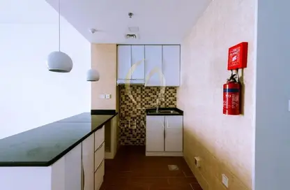 صورة لـ مطبخ شقة - 1 حمام للبيع في مساكن الجوهرة - مثلث قرية الجميرا - دبي ، صورة رقم 1