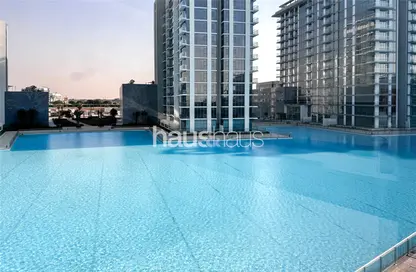 صورة لـ حوض سباحة شقة - 3 غرف نوم - 4 حمامات للبيع في مساكن 5 - المنطقة وان - مدينة الشيخ محمد بن راشد - دبي ، صورة رقم 1
