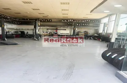 Warehouse - Studio - 4 Bathrooms for rent in Al Quoz Industrial Area 4 - Al Quoz Industrial Area - Al Quoz - Dubai