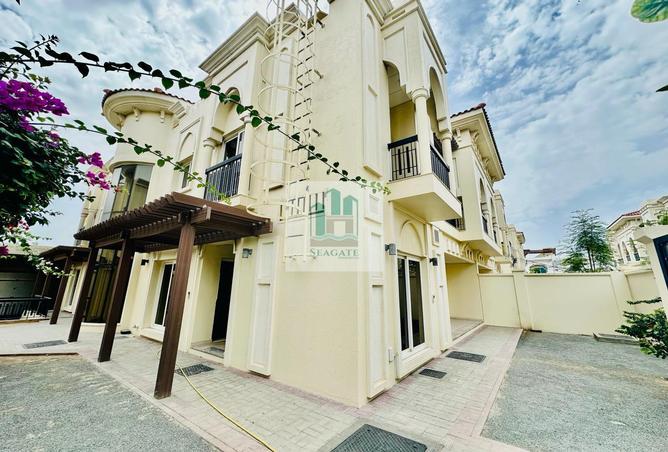 Rent in Umm Suqeim 1 Villas: Brand new fish modern 5 bed villa with ...