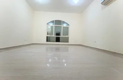 شقة - 1 حمام للايجار في مركز محمد بن زايد - مدينة محمد بن زايد - أبوظبي