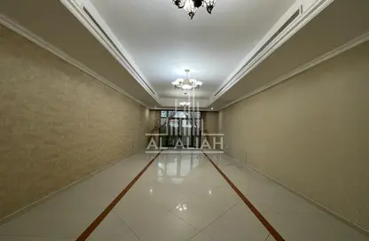 صورة لـ استقبال / بهو فيلا - 3 غرف نوم - 5 حمامات للايجار في حدائق المشرف - المشرف - أبوظبي ، صورة رقم 1