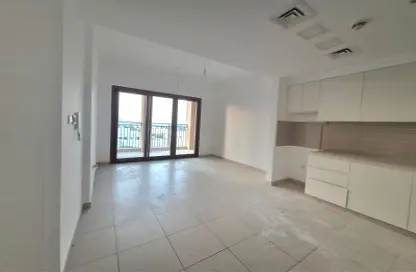 Apartment - 1 Bedroom - 1 Bathroom for rent in Zahra Breeze Apartments 4A - Zahra Breeze Apartments - Town Square - Dubai