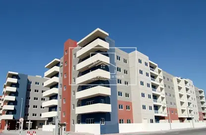 Apartment - 2 Bedrooms - 3 Bathrooms for rent in Tower 42 - Al Reef Downtown - Al Reef - Abu Dhabi