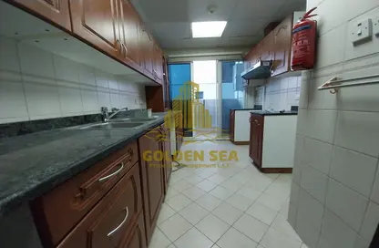 صورة لـ مطبخ شقة - 2 غرف نوم - 2 حمامات للايجار في برج التغريد - شارع المطار - أبوظبي ، صورة رقم 1
