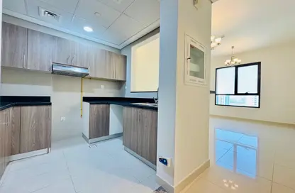 شقة - غرفة نوم - 2 حمامات للايجار في برج عايض - الجداف - دبي شقة - غرفة نوم - 2 حمامات للايجار في برج عايض - الجداف - دبي