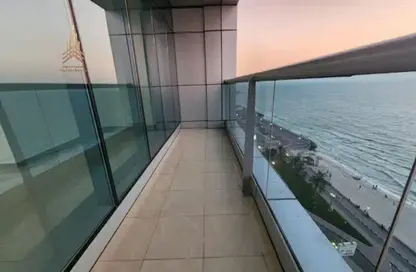 شقة - 3 غرف نوم - 4 حمامات للبيع في مساكن كورنيش عجمان - طريق كورنيش عجمان - عجمان