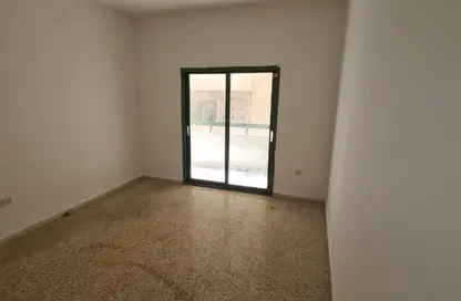 شقة - 2 غرف نوم - 2 حمامات للايجار في المحطة - القاسمية - الشارقة