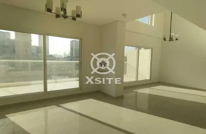 Apartment - 2 Bedrooms - 3 Bathrooms for rent in Royal JVC Building - Jumeirah Village Circle - Dubai