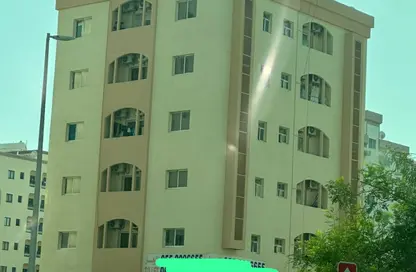 عمارة بالكامل - 8 غرف نوم - 8 حمامات للبيع في البطينة - الشارقة