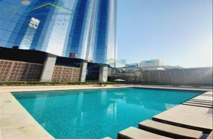 صورة لـ حوض سباحة شقة - 2 غرف نوم - 3 حمامات للايجار في برج محمد بن راشد في المركز التجاري العالمي - شارع الكورنيش - أبوظبي ، صورة رقم 1