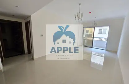 شقة - غرفة نوم - 2 حمامات للايجار في الزاهية - تجارية مويلح - الشارقة