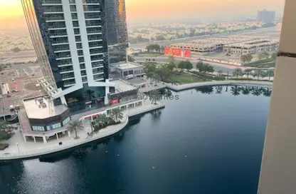 شقة - 2 غرف نوم - 3 حمامات للايجار في برج جرين ليك 1 - أبراج البحيرات الصافية - مدينة الإمارات - عجمان