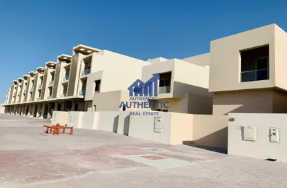 Outdoor Building image for: Villa - 4 Bedrooms - 6 Bathrooms for rent in Veneto - Dubai Waterfront - Dubai, Image 1