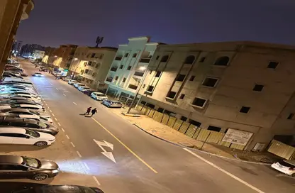 شقة - 2 غرف نوم - 2 حمامات للايجار في مجمع مويلح - تجارية مويلح - الشارقة