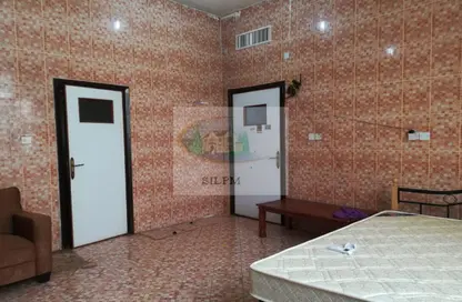 صورة لـ غرفة- غرفة النوم شقة - 1 حمام للايجار في الخالدية - أبوظبي ، صورة رقم 1