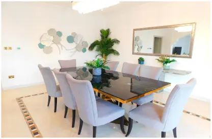 Villa - 7 Bedrooms - 7 Bathrooms for rent in Palm Jumeirah - Dubai