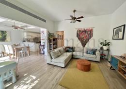 Living / Dining Room image for: Villa - 3 bedrooms - 3 bathrooms for sale in Maeen 4 - Maeen - The Lakes - Dubai, Image 1