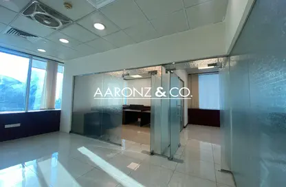 مكتب - استوديو - 2 حمامات للايجار في كابيتال جولدن تاور - الخليج التجاري - دبي