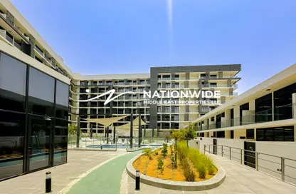 Apartment - 1 Bedroom - 2 Bathrooms for sale in The Gate - Masdar City - Abu Dhabi