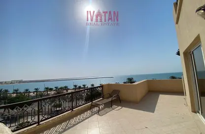 شقة - 2 غرف نوم - 4 حمامات للايجار في ياقوت - باب البحر - جزيرة المرجان - رأس الخيمة