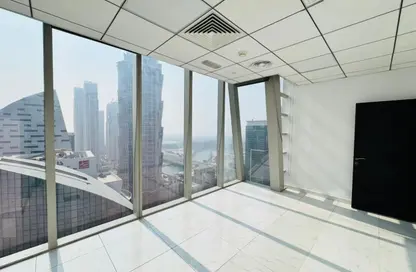 مكتب - استوديو - 1 حمام للايجار في القمة - الخليج التجاري - دبي