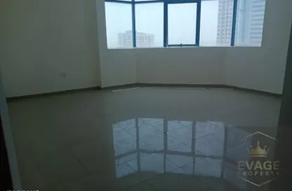 شقة - 2 غرف نوم - 3 حمامات للايجار في مساكن كورنيش عجمان - طريق كورنيش عجمان - عجمان