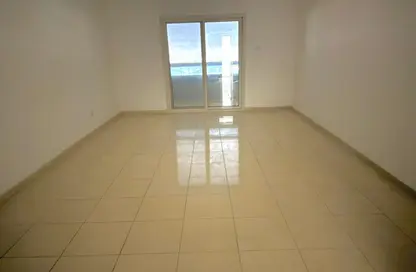 شقة - 2 غرف نوم - 2 حمامات للايجار في المنطقة الصناعية رقم 1 - المنطقة الصناعية بالشارقة - الشارقة شقة - 2 غرف نوم - 2 حمامات للايجار في المنطقة الصناعية رقم 1 - المنطقة الصناعية بالشارقة - الشارقة