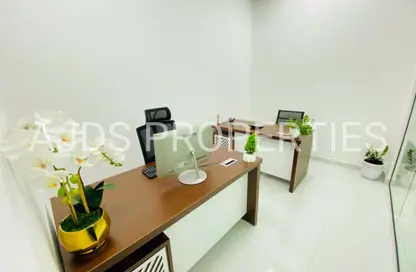 Office Space - Studio - 1 Bathroom for rent in Red Avenue - Al Garhoud - Dubai