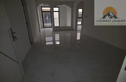 شقة - غرفة نوم - 2 حمامات للايجار في التله 2 - عجمان