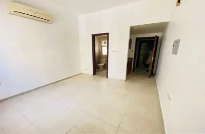 Apartment - 1 Bathroom for rent in Suroor 298 - Muwaileh - Sharjah