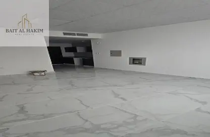 عمارة بالكامل - استوديو - 8 حمامات للبيع في ليوارا 1 - عجمان